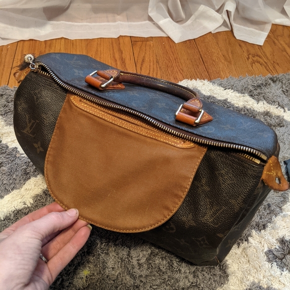 Authentic Louis Vuitton | Speedy 30 Bag | Monogram - Picture 6 of 16